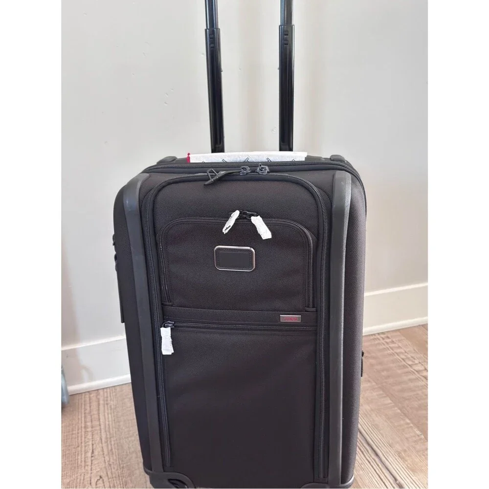 Tumi Black Upright Carry-On Spinner with Front Pockets Dual Access 4 Wheeled 🏖️